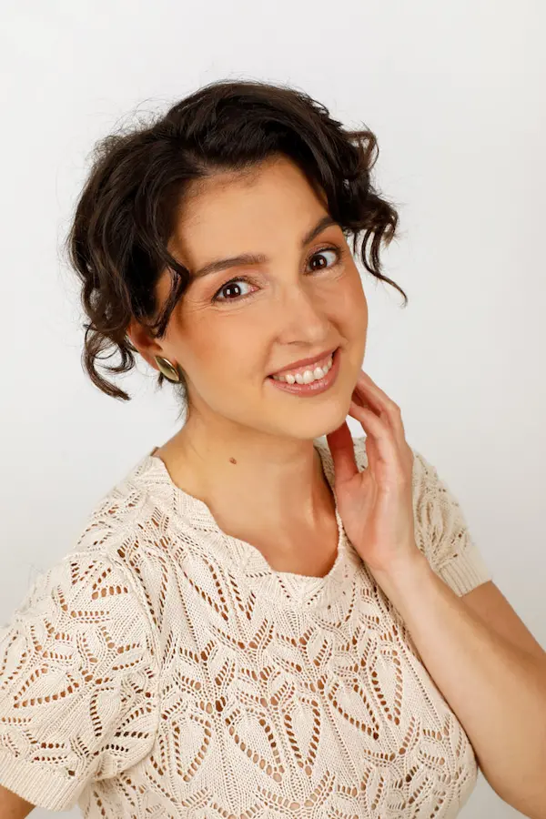 Učitelka zpěvu Dana Marečková vám ukáže, jak se naučit zpívat čistě a s radostí.